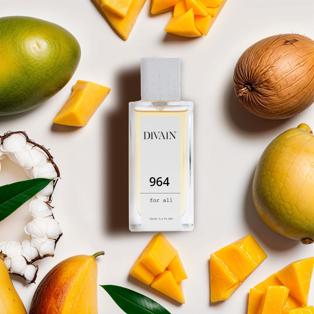 Parfum divain-964 omringd door geurnoten zoals mango en peer.